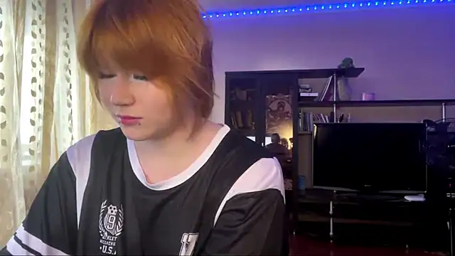 HelloKinki online show from 06/08/26, 04:51