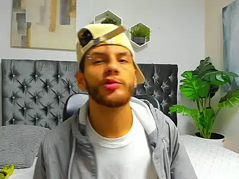 CHRIS GREY online show from 06/17/26, 06:31