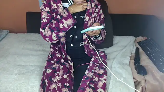 Tiny Latifah online show from 06/28/26, 07:47