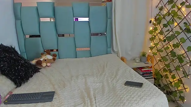miahonneyy online show from 05/23/26, 04:18
