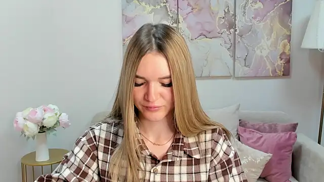 RoxyReignn online show from 06/24/26, 09:36
