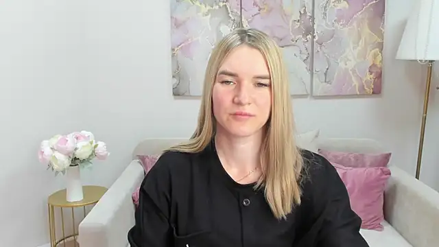 RoxyReignn online show from 07/11/26, 09:16