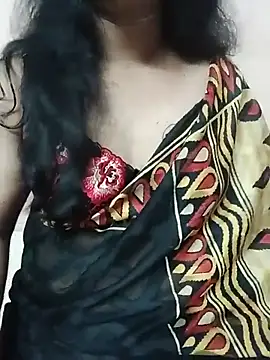 Snapshot of roopa__ chatting on 06/17/26, 02:18 roopa online show from 06/17/26, 02:18