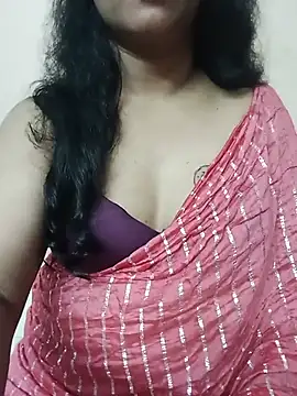 Snapshot of roopa__ chatting on 06/18/26, 09:14 roopa online show from 06/18/26, 09:14