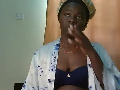 Snapshot of roziebeauty chatting on 06/22/26, 12:13 roziebeauty online show from 06/22/26, 12:13