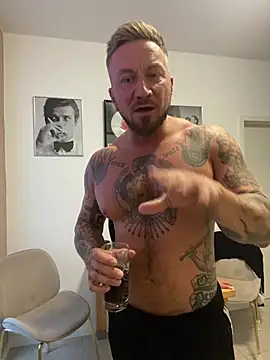 HotHotPursuit1 online show from 07/04/26, 06:58