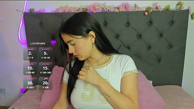Snapshot of Zoe_Queens chatting on 07/15/26, 12:10 Zoe Queens online show from 07/15/26, 12:10