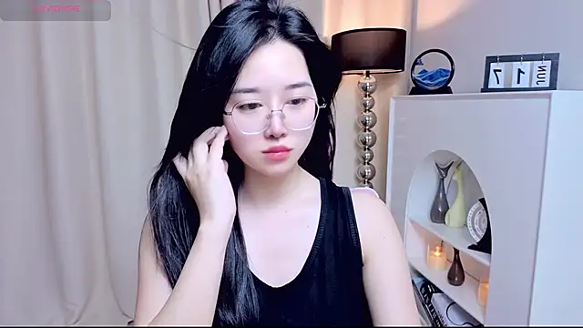 Snapshot of miuu6868 chatting on 06/17/26, 02:03 miuu6868 online show from 06/17/26, 02:03