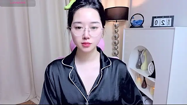 Snapshot of miuu6868 chatting on 06/21/26, 02:03 miuu6868 online show from 06/21/26, 02:03