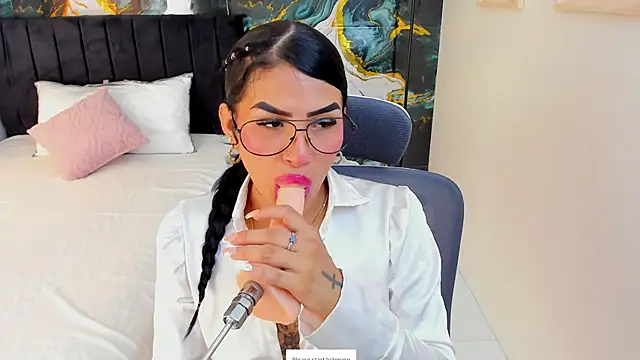 Alanna Wild online show from 06/22/26, 07:11