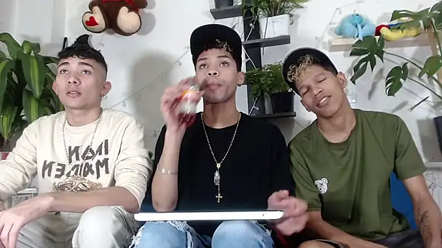 STRANGER BOYS online show from 05/30/26, 10:18