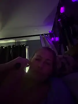 amberhotts2025 online show from 06/19/26, 12:20