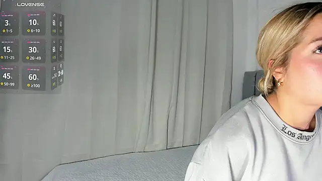 Snapshot of rossedaw_ chatting on 06/16/26, 05:26 rossedaw online show from 06/16/26, 05:26