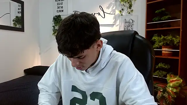 Snapshot of Ryan_grayx chatting on 06/04/26, 02:56 Ryan grayx online show from 06/04/26, 02:56