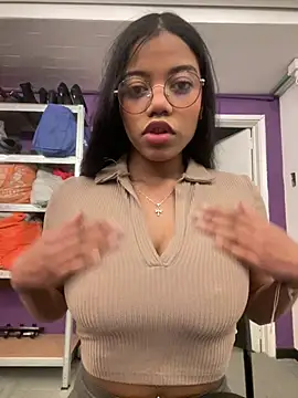 Ariana roxe  online show from 06/11/26, 04:54