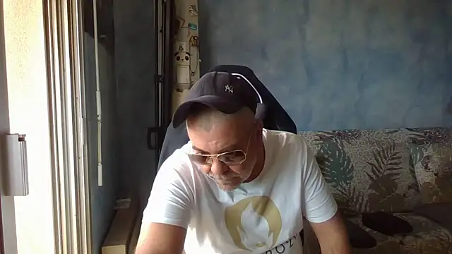 Snapshot of panda_06200 chatting on 06/10/26, 11:53 panda 06200 online show from 06/10/26, 11:53