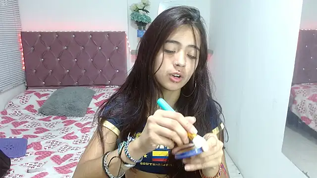 sofiacumgil online show from 07/07/26, 12:53