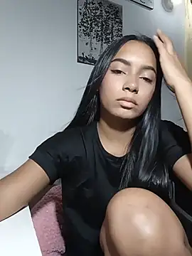 xcleila online show from 06/18/26, 02:01