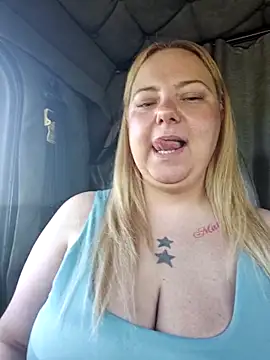 Snapshot of Jaclynnbaby chatting on 06/30/26, 01:01 Jaclynnbaby online show from 06/30/26, 01:01