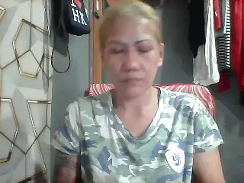 Snapshot of pinayheartaker chatting on 06/27/26, 01:21 pinayheartaker online show from 06/27/26, 01:21