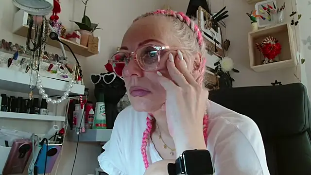 KathleenEdwards online show from 06/26/26, 07:24