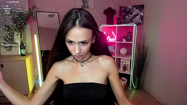 Petite Moly online show from 07/02/26, 08:42