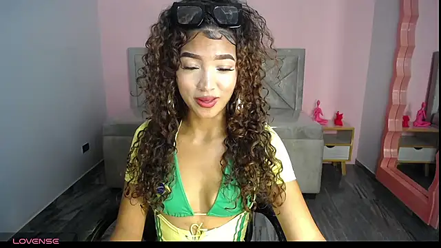 Snapshot of CamilaVixen_ch chatting on 06/24/26, 08:30 CamilaVixen ch online show from 06/24/26, 08:30