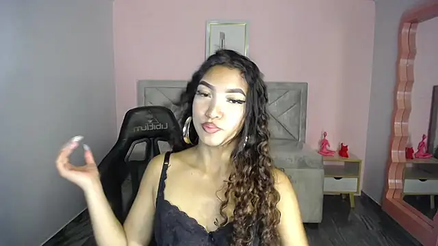 Snapshot of CamilaVixen_ch chatting on 07/04/26, 08:26 CamilaVixen ch online show from 07/04/26, 08:26
