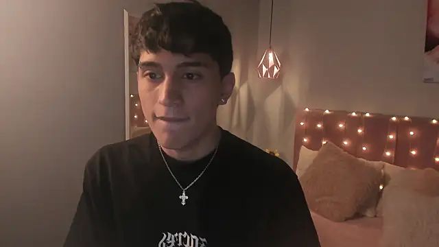 Snapshot of ryan_valentino chatting on 07/17/26, 01:29 ryan valentino online show from 07/17/26, 01:29