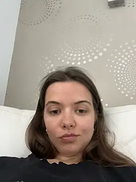 AGirlFromNarnia online show from 06/26/26, 11:03