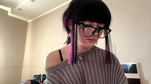 Snapshot of HolyCute chatting on 06/04/26, 02:34 HolyCute online show from 06/04/26, 02:34