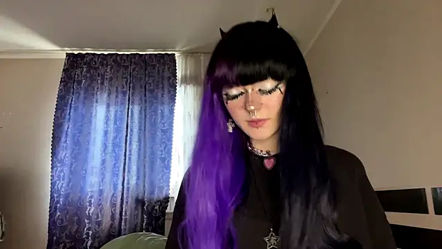 Snapshot of HolyCute chatting on 06/12/26, 03:11 HolyCute online show from 06/12/26, 03:11