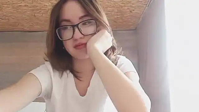 OliviaMoment online show from 05/30/26, 09:17