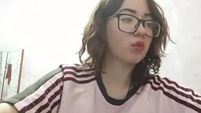 Snapshot of OliviaMoment chatting on 07/11/26, 11:35 OliviaMoment online show from 07/11/26, 11:35