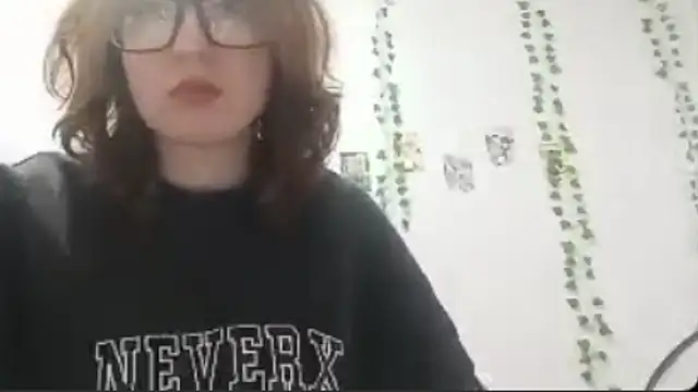 Snapshot of OliviaMoment chatting on 07/15/26, 09:14 OliviaMoment online show from 07/15/26, 09:14