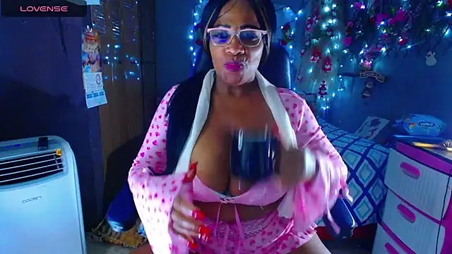 Snapshot of cairohot chatting on 12/22/24, 07:33 cairohot online show from 12/22/24, 07:33