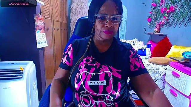 Snapshot of cairohot chatting on 01/12/25, 11:26 cairohot online show from 01/12/25, 11:26