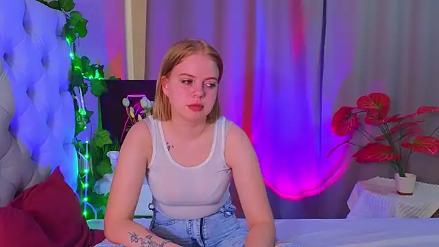RebeccaCruz online show from 06/10/26, 08:13