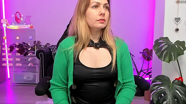 LindaWhite  online show from 03/21/25, 05:02