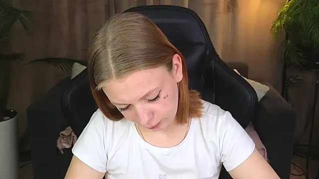 Snapshot of BeatriceLoven chatting on 07/06/26, 07:27 BeatriceLoven online show from 07/06/26, 07:27