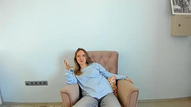 JenevaLitalien online show from 05/31/26, 08:10