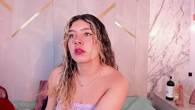 ChloeBelle  online show from 06/18/26, 12:42