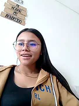 Sofielovee-01 online show from 06/01/26, 12:18