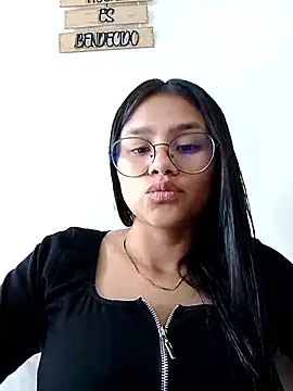 Sofielovee-01 online show from 06/04/26, 01:17