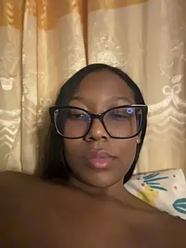 Snapshot of chell_iivy chatting on 07/20/26, 10:39 chell iivy online show from 07/20/26, 10:39