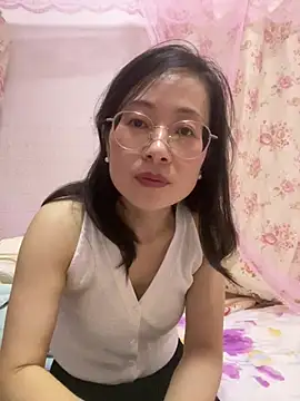 Snapshot of TangTang0530 chatting on 07/11/26, 10:18 TangTang0530 online show from 07/11/26, 10:18