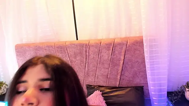Emilie Jones online show from 06/17/26, 07:59
