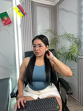 ValentinaLuciana online show from 06/15/26, 01:02
