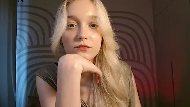 QueenSerenaa online show from 06/16/26, 10:51
