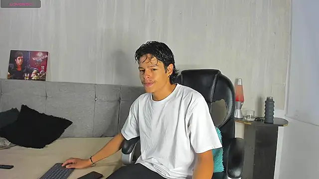 Snapshot of tommyhot7 chatting on 06/25/26, 08:35 tommyhot7 online show from 06/25/26, 08:35